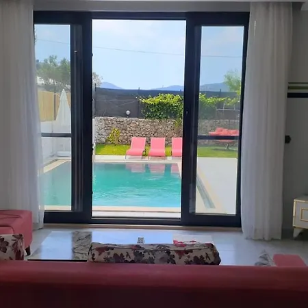 Colorful With Private Pool And Garden In Fethiye *